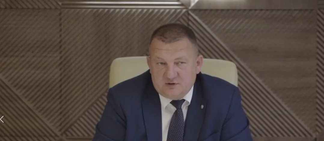 И.о. министра промышленности и торговли Удмуртии сообщил о росте спроса на топливо и подчеркнул, что чиновники стоят в очереди вместе с гражданами.
