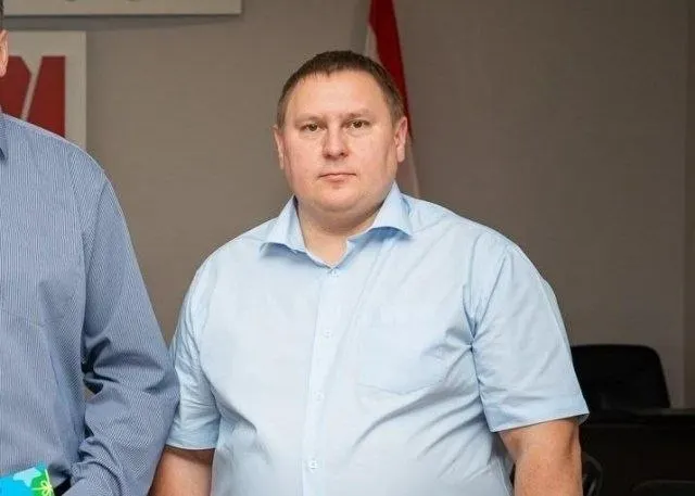 Европейский союз объявил новый пакет санкций против пяти лиц, включая руководителя Красноярского машиностроительного завода Александра Дюкарёва, пришедшего на смену арестованному Александру Гаврилову.
