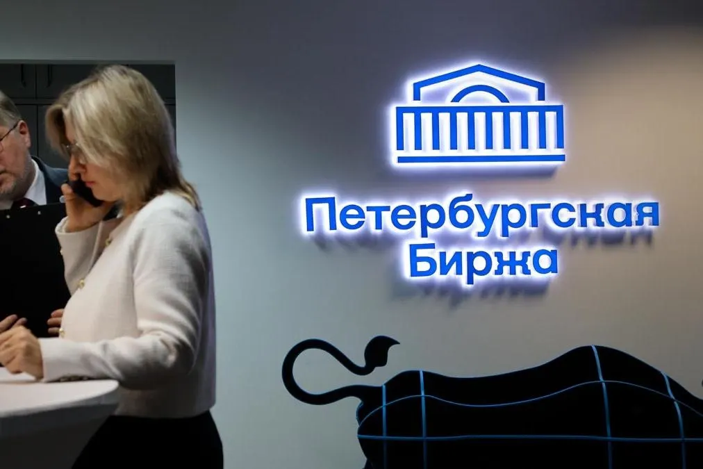 Правительство вернуло бензин Евро-2–Евро-4 в оборот в рамках антикризисной меры, чтобы повысить надежность поставок. Это расширило ассортимент на рынке и снизило давление, но повлекло экологические риски.
