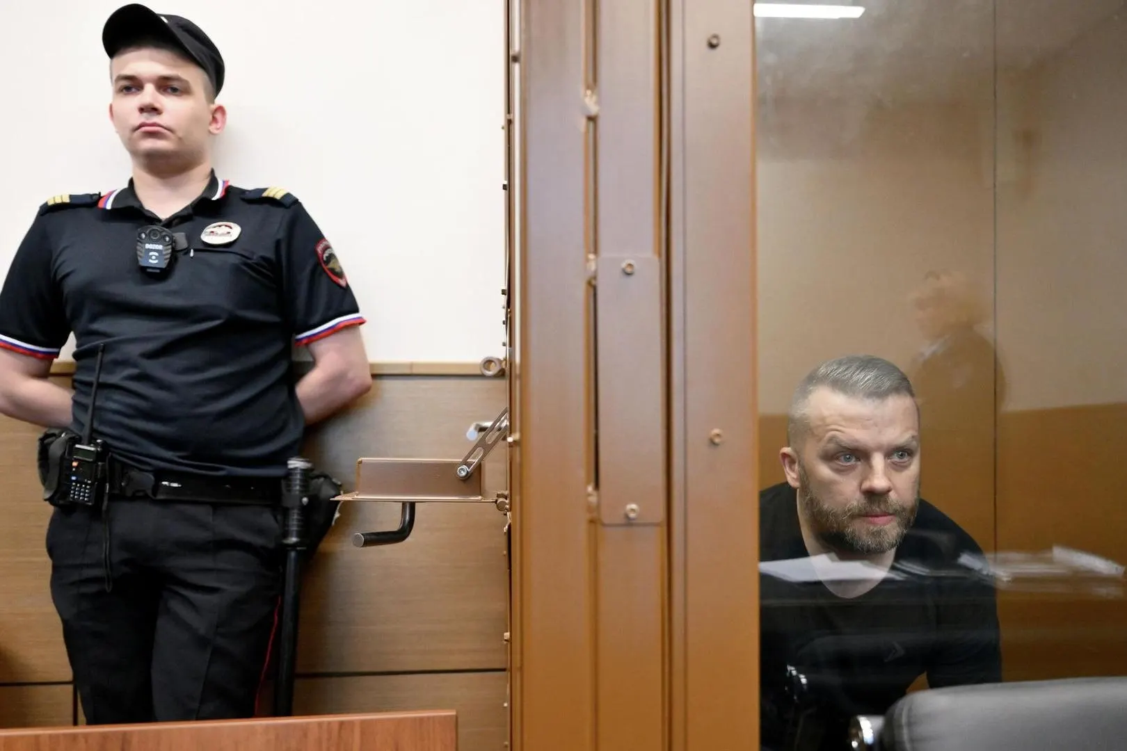 Экс-руководитель Главного военно-строительного управления по специальным объектам осуждён на шесть лет колонии за махинации при закупке томографа для Минобороны; помимо срока ему запретили занимать госдолжности и лишили наград.