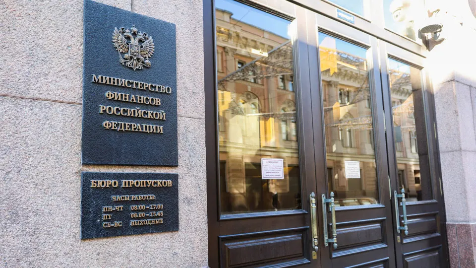 Правительство внедряет меры поддержки региональных бюджетов: списание долгов, перенос платежей и перераспределение средств между секторами; что это значит для экономики и регионов.