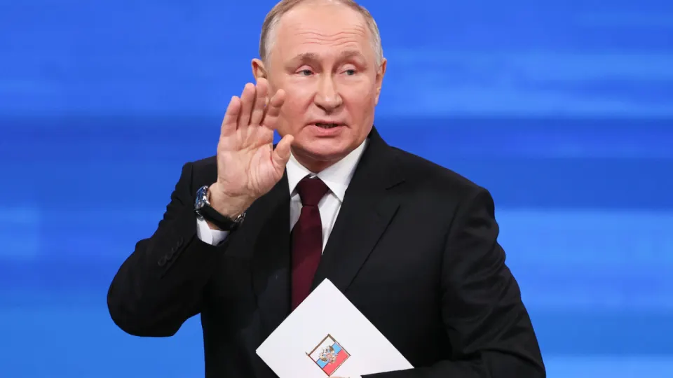Президент призывает частный сектор стать заказчиком прорывных научных решений, указывая на снижение финансирования гражданской науки и рост расходов на оборону.