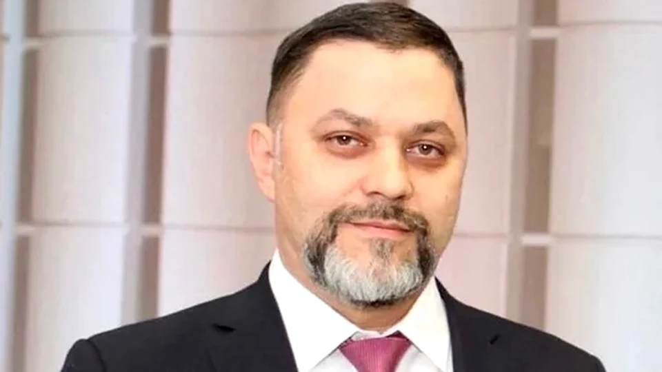 Октябрьский суд Ижевска начал рассмотрение дела против Василя Мусина по обвинению в мошенничестве при исполнении контрактов МВД и Росгвардии; следствие считает, что радиостанции поставлялись с импортными комплектующими, что привело к ущербу государству.