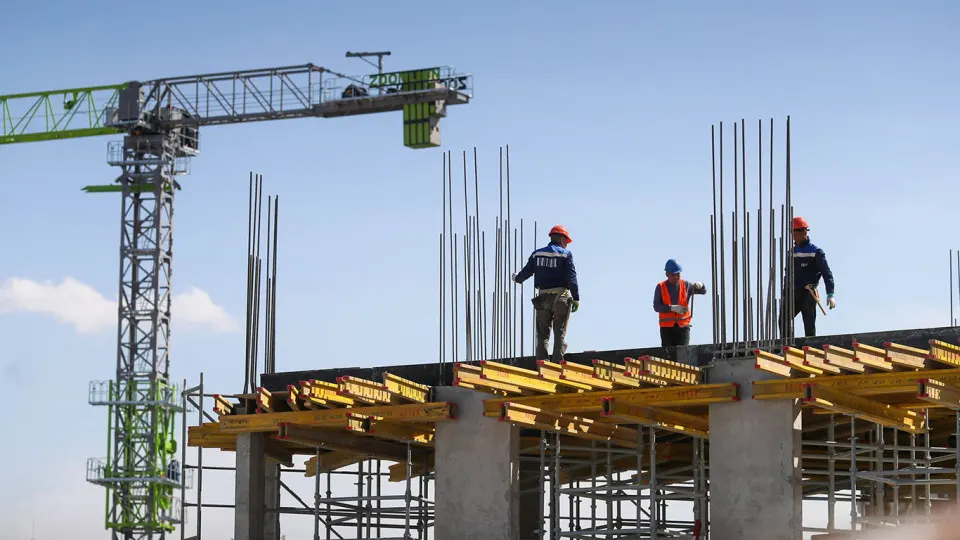 Спрос на новостройки снизился, но рассрочка остаётся важным инструментом продаж. Рынок пытается компенсировать рост долговых рисков и изменения ставок.