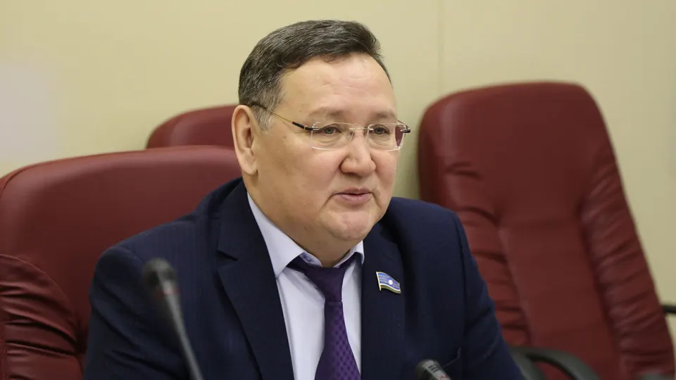 Экономика России остаётся слабой: рост налогов сопутствует дефициту бюджета на фоне продолжающегося конфликта, что замедляет рост ВВП.