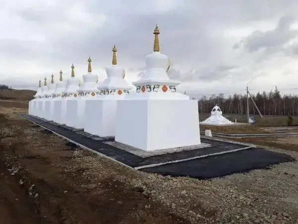 В Забайкалье выделят средства на реставрацию и благоустройство: восемь ступ у Алханая и поддержка территориальных обществ по итогам губернаторского конкурса.