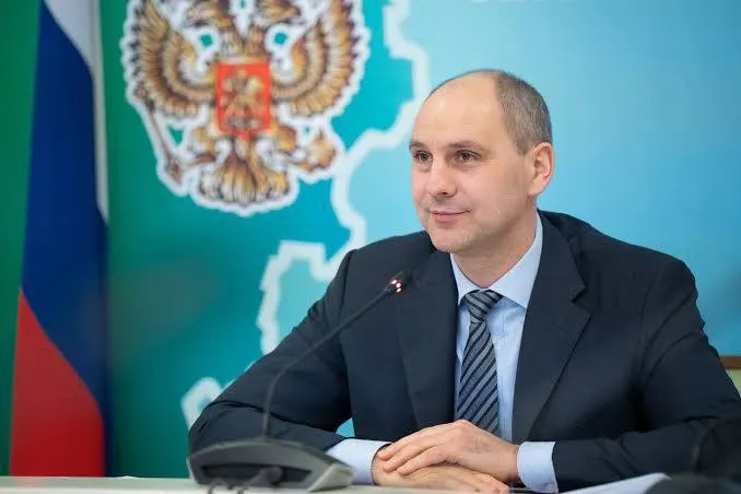 Губернатор региона извинился за длинные очереди на заправках и сообщил, что ситуация с поставками бензина улучшается.