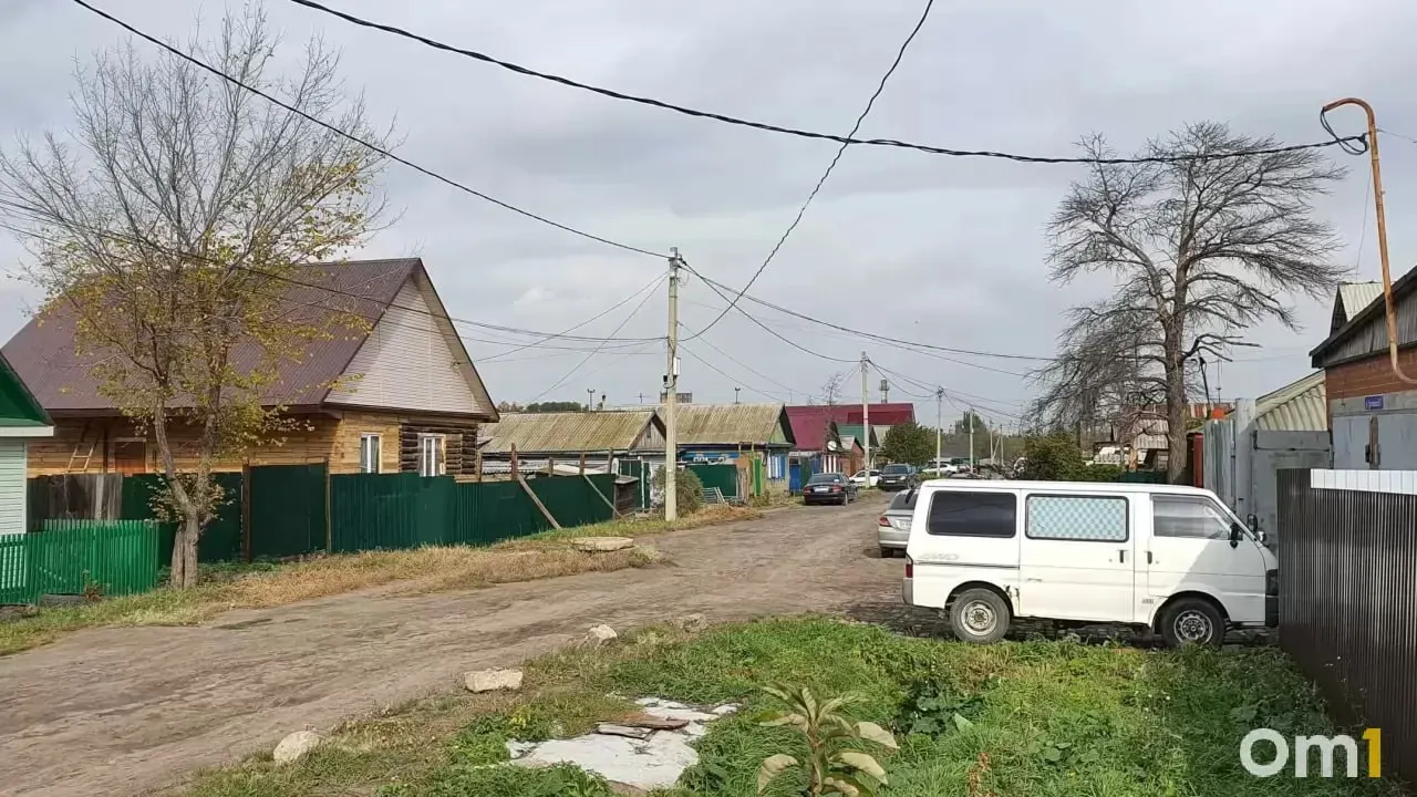 Два участка выставлены на торги: в центре города и на окраине. Самый крупный — 14,45 га; застройщик должен расселить жильцов, снести объекты и построить жильё, детский сад и обновить школу №130. Второй участок возле ЖК «Утиная гора» — 0,35 га; там запланирован снос двух двухэтажек и возведение infrastruktуры.