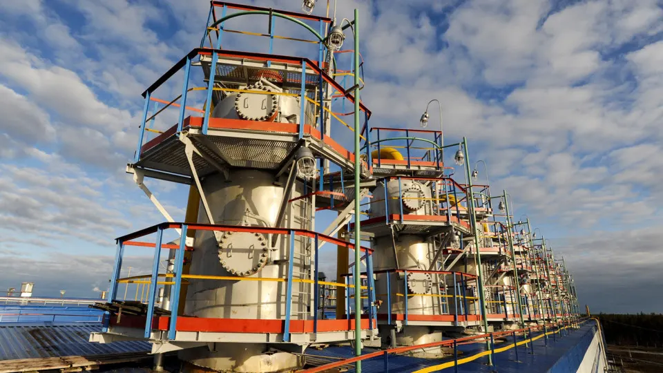 ЕС нарастил давление по сокращению зависимости от российского газа, и Венгрия ищет способы диверсификации поставок, рассматривая альтернативные источники и возможности продления эксплуатации атомной станции Пакш.