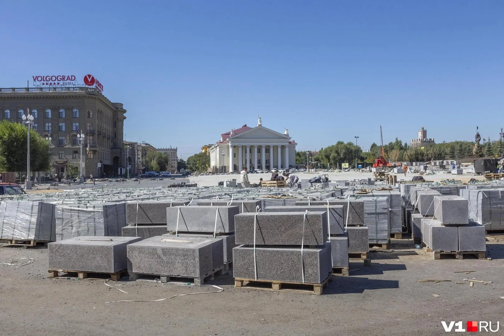 Работы по преобразованию площади затягиваются, а эксперты отмечают крупные траты по контрактам между подрядчиками.