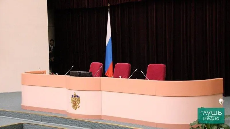 Областное руководство обсуждает сокращение надбавки к пенсии депутатам и увеличение минимального срока службы в региональном парламенте.