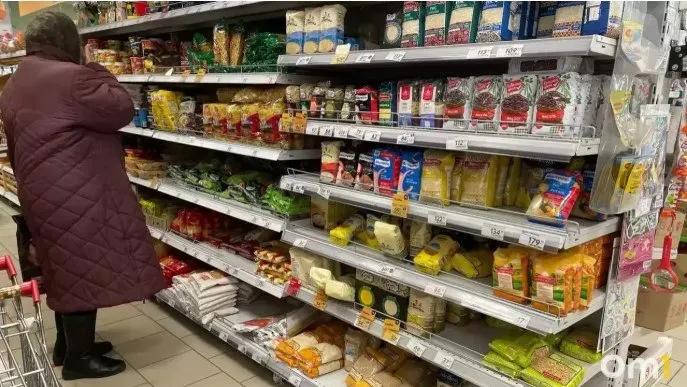 Минимальная продовольственная корзина в Омской области выросла за месяц до 7 273,3 рубля. В набор входит 33 позиции.