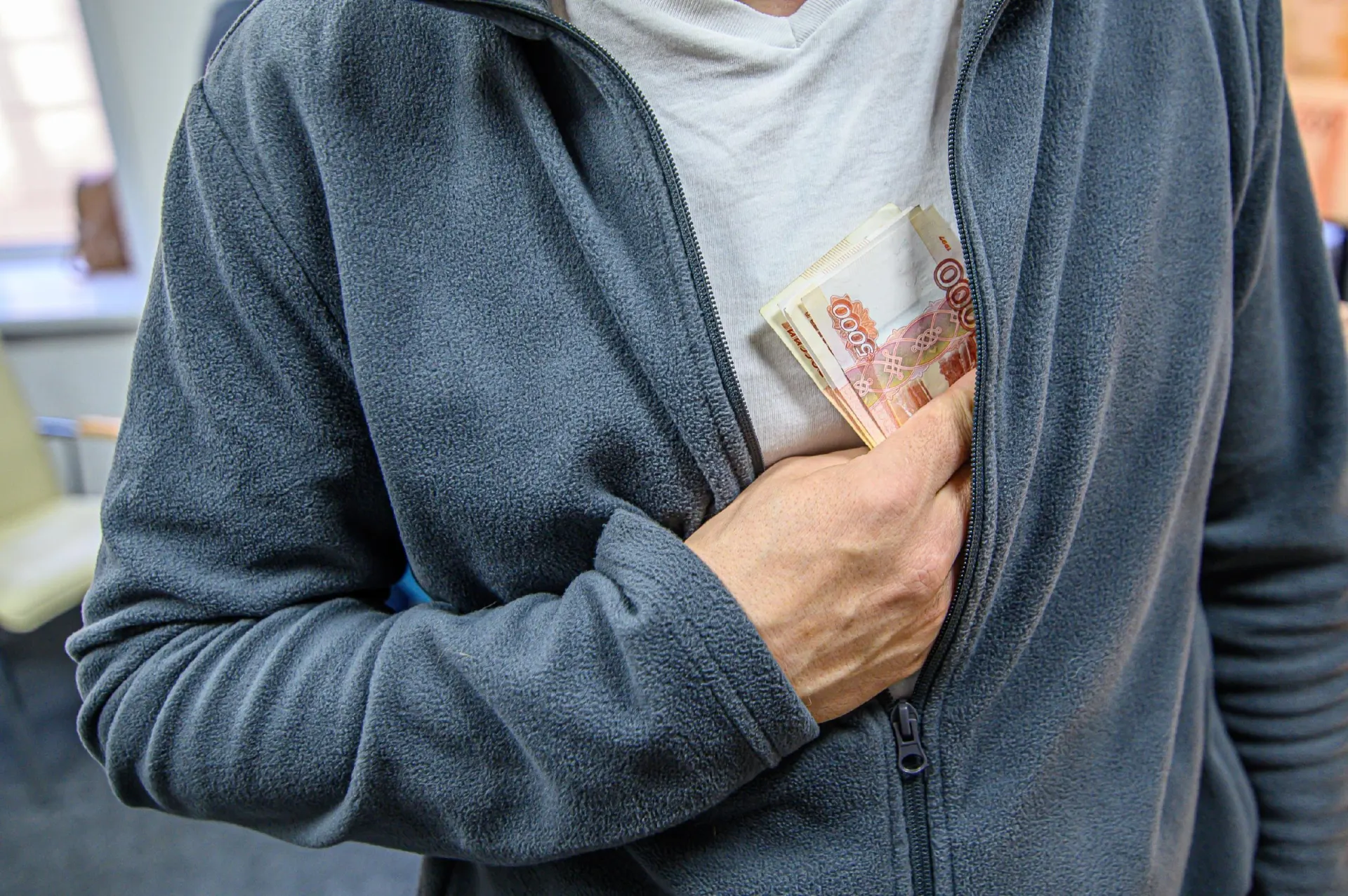 Разбираемся, что такое народные облигации и реально ли заработать на них, включая номинал облигаций и условия покупки.