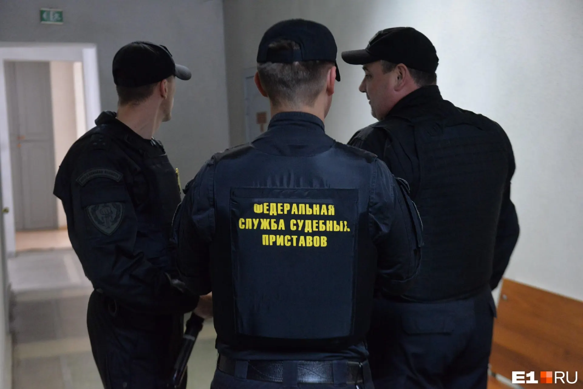Предпринимательнице арестовали все банковские счета и автомобиль из-за мелкого долга, списания произошли дважды.