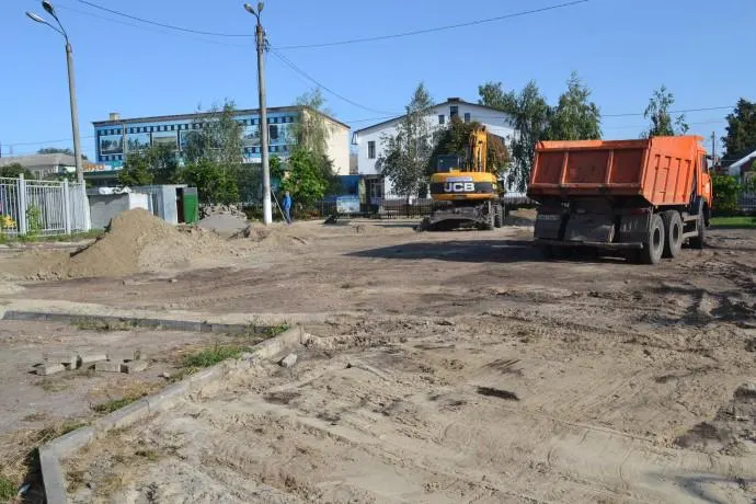 Прокуратура требует признать контракт на благоустройство улицы 1 Мая недействительным. Производство приостановлено после ухода одного из руководителей на военную службу.