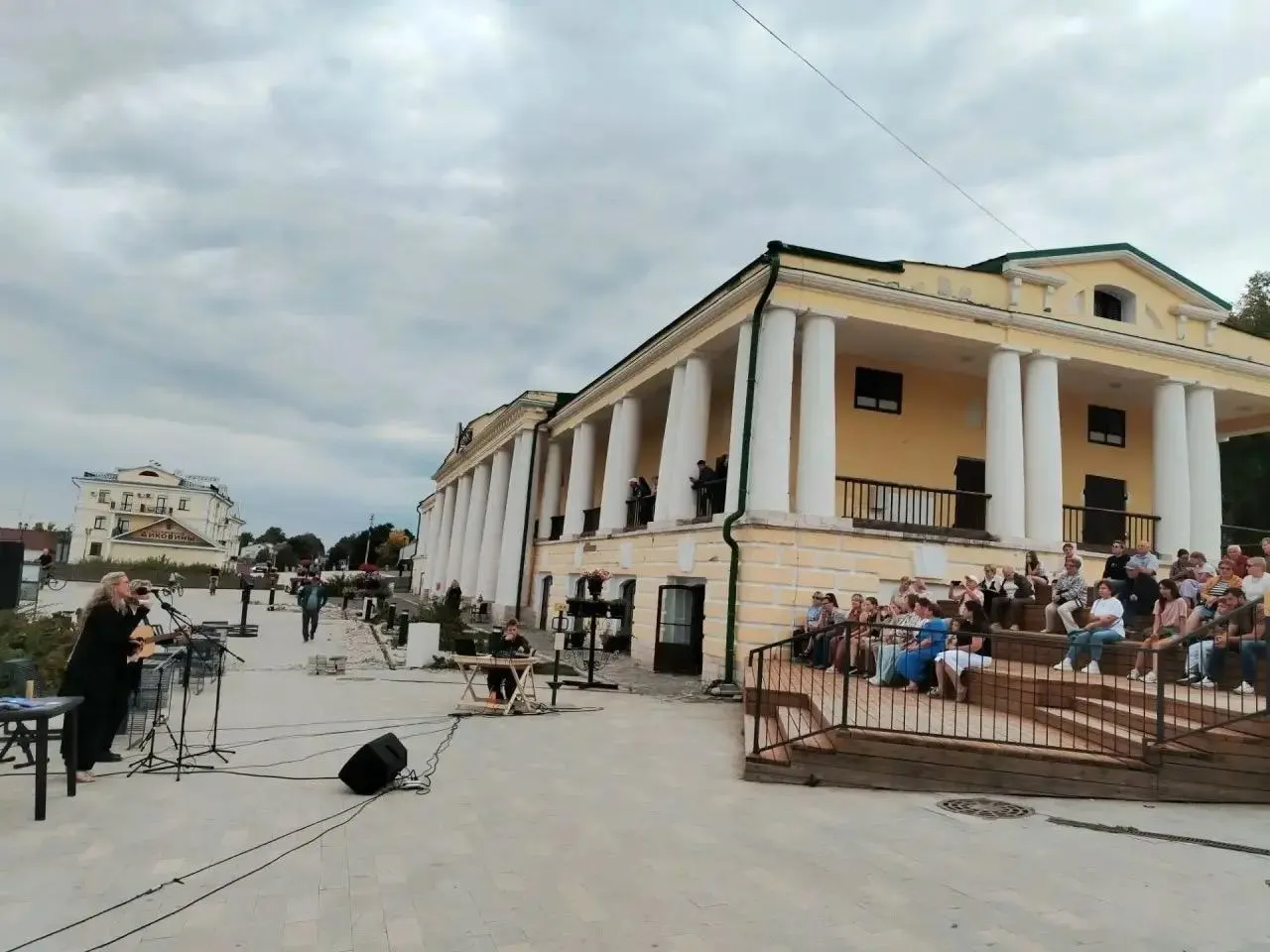 Уточняем сроки и детали проекта освещения Соборной площади.