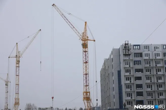 На рынок недвижимости региона выходит новая компания; она заявляет о строительстве жилых, общественных и промышленных объектов. По итогам 2025 года выручка составила 2,4 млн рублей, убыток — 21 млн рублей.