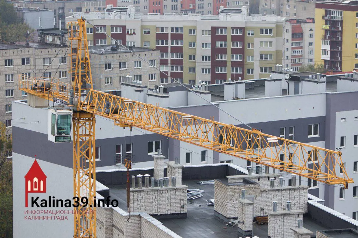 За январь–июль 2026 года строительная сфера региона демонстрирует снижение: объём работ упал на 18,6%, ввод жилья — на 16,8%, планы на год выполнены частично.