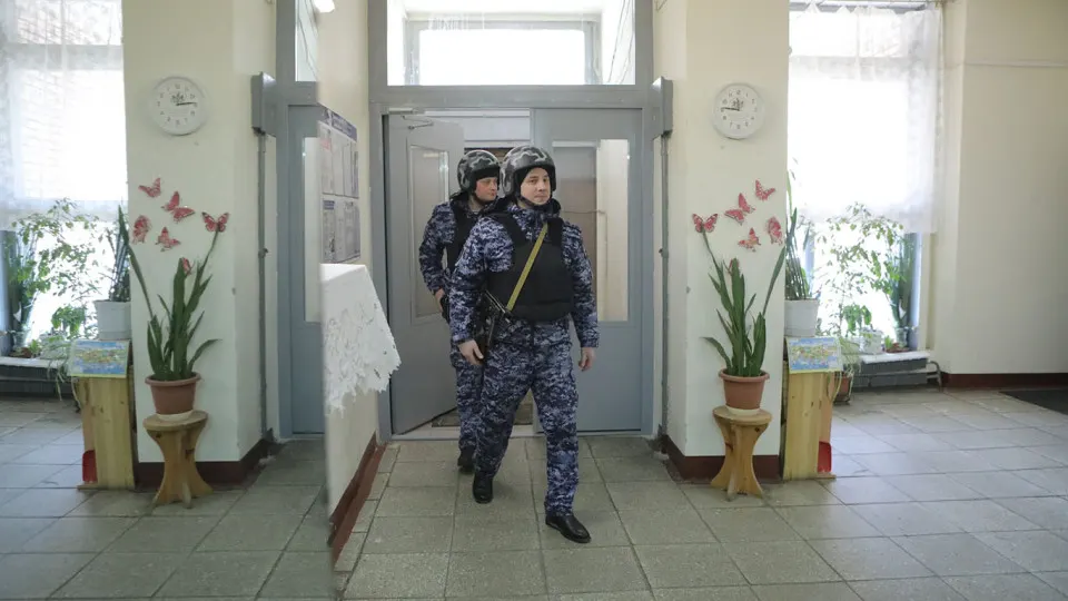 В столице выявляют владельцев большого количества недвижимости и транспорта, чьи доходы не отражены в декларациях, чтобы увеличить налоговые поступления на фоне дефицита бюджета.