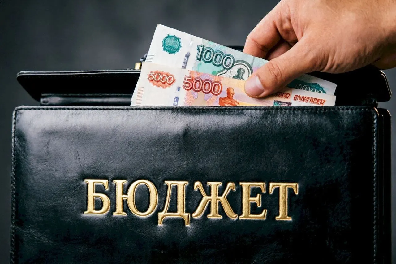 Город лишился финансирования по ряду статей: средства перераспределены между направлениями, затронув жильё сирот, аварийное жильё, социальные выплаты и инфраструктуру.