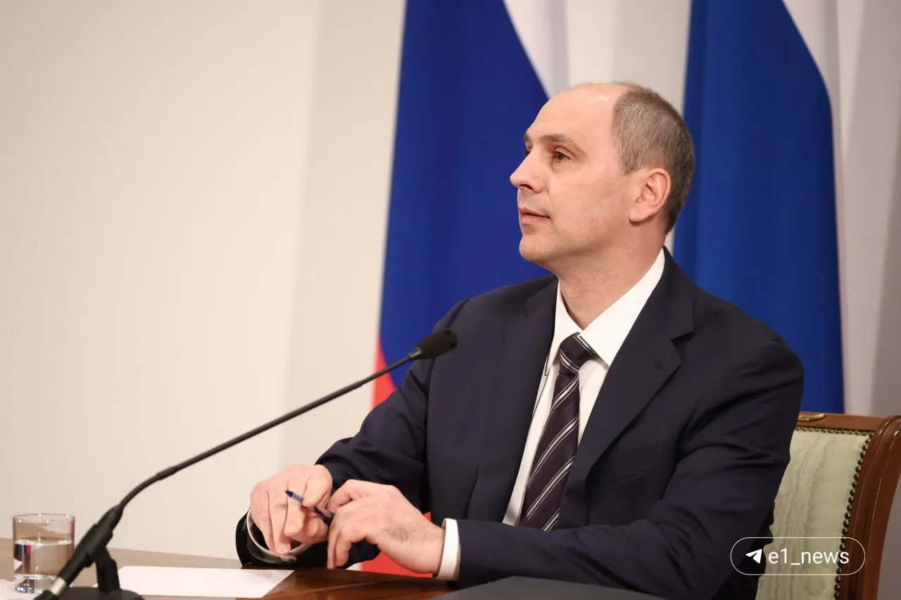 Губернатор сообщил, что поставки топлива увеличиваются, очереди на заправках уменьшаются, и до конца недели ожидается дозагрузка оставшегося объема.