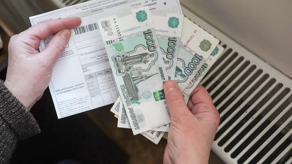 Система распознаёт госномера и сверяет их с базами должников по алиментам, штрафам и ЖКХ, что ускоряет взыскание долгов.