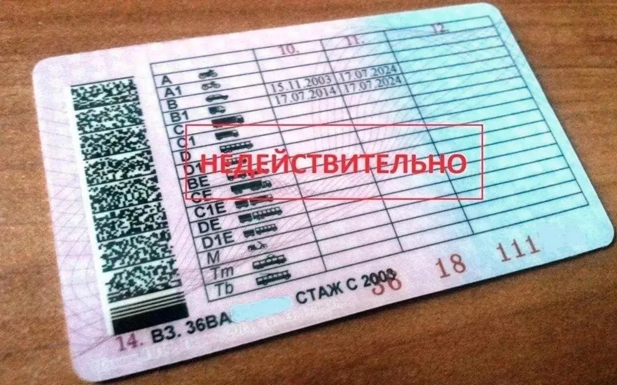 Женщина выиграла спор против банка: суд обязал вернуть 200 тысяч рублей после взлома приложения и попыток мошенников скрыться за счётом.