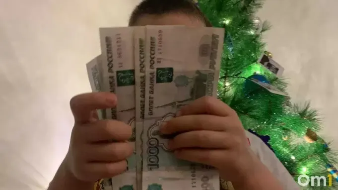 Единоразовая выплата в размере 300 тысяч рублей доступна молодым семьям на рождение третьего ребенка в 33 регионах. Право на выплату имеют родители, которым на момент рождения малыша не исполнилось 36 лет.