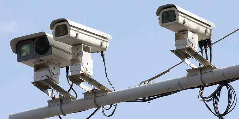 В Новосибирске выделят 128 млн рублей на установку 50 камер фиксации нарушений ПДД. Большая часть новинок появится в Ленинском и Кировском районах; стоимость одной камеры — свыше 2,5 млн.