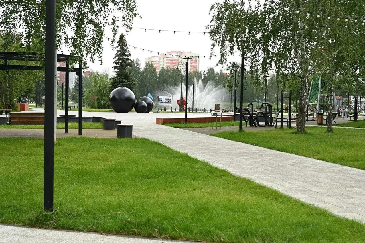 Челябинская область переосмысливает городскую среду: открытые парки, скверы и новые объекты вдоль берегов и прудов.