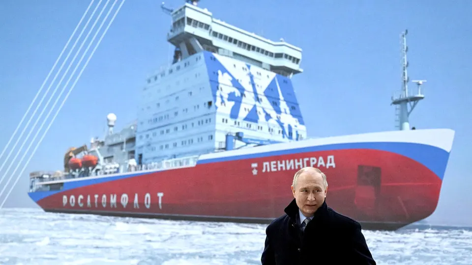 Новая схема финансирования предусматривает взимание сбора на экспорт на 10 лет, чтобы ввести в эксплуатацию два атомных ледокола и увеличить грузопоток по Северному морскому пути.