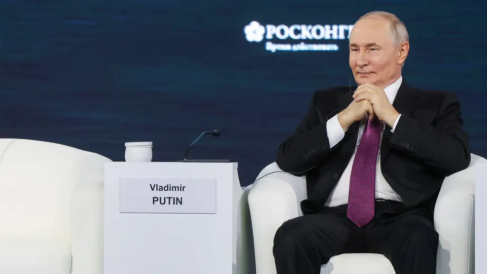 Правительство получит задачи по созданию условий переезда учёных, включая жильё и поддержку семей; региональные площадки Востока станут полигоном для внедрения передовых технологий.