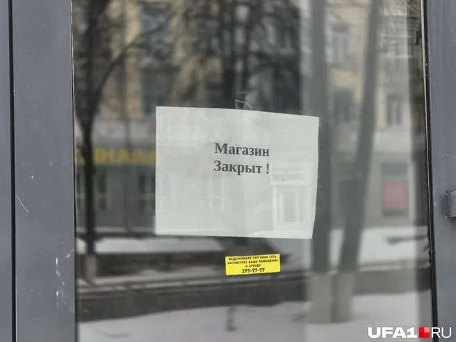 За январь–июль 2026 года в регионе зарегистрировано 814 новых компаний, тогда как ликвидированы 1 764. В июле темп закрытий усилился: 119 открылись против 308 закрытых. Сильнейшие падения зафиксированы в сегментах ремонта автомобилей, торговли, строительства и недвижимости; образование меняется минимально.