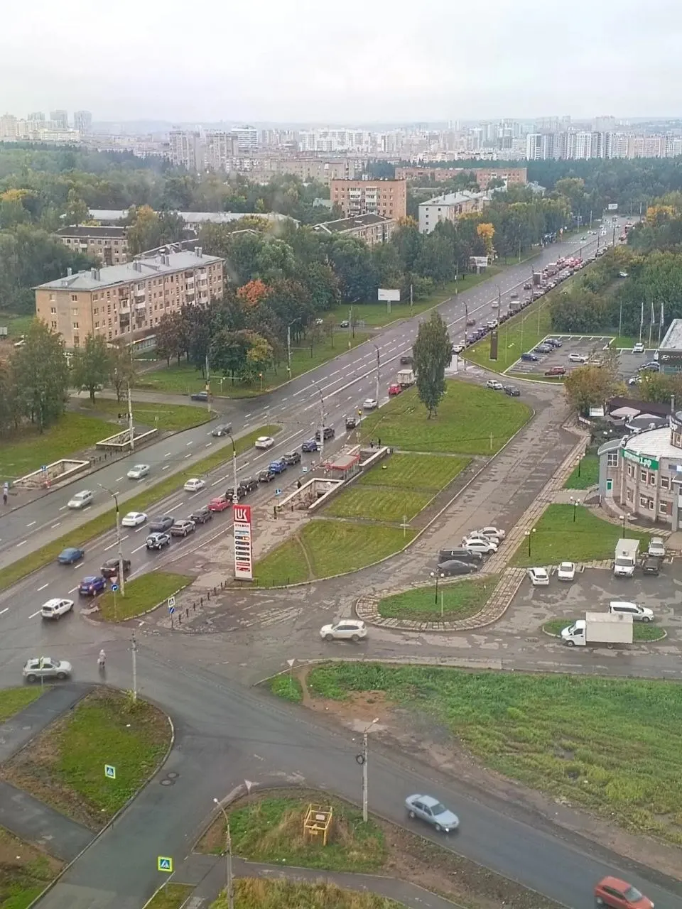 Власти региона заявили о возможности постепенного роста подвоза топлива в ближайшие дни; резких скачков не ожидается.