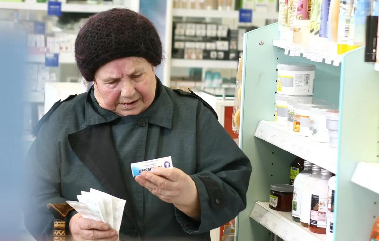 Исследование показывает, что многие россияне экономят на медикаментах: часть покупает неполный курс, а цены на лекарства продолжают расти.
