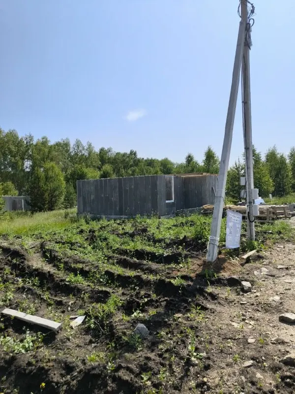Сотни семей в Челябинской, Свердловской и Курганской областях заплатили за коттеджи, но жильё не получили; власти обсуждают меры поддержки через банки, но системного решения пока нет.