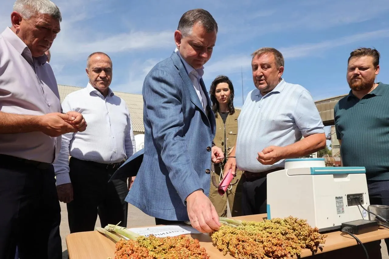 Глава региона обсудил планы наращивания переработки сельхозпродукции и поддержки АПК на примере кооператива «Молоко Дона».