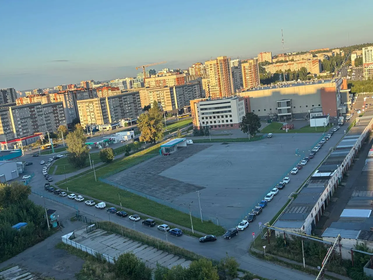 В столице региона фиксируются очереди на заправках и нехватка топлива. Власти объясняют ситуацию ремонтом на НПЗ.