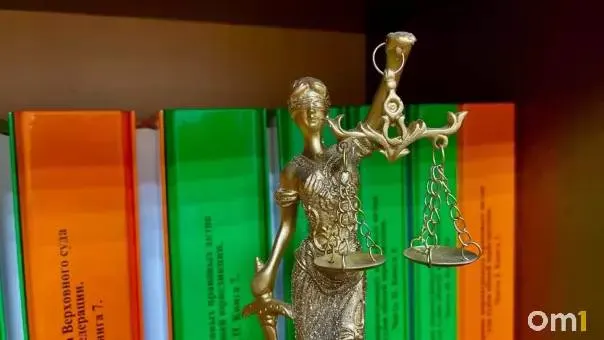 Следствие обвиняет бывшего руководителя в невыплате зарплаты 34 сотрудникам и мошеннических схемах с платежами ради необоснованных налоговых вычетов; арестовано имущество на 47,5 млн рублей.
