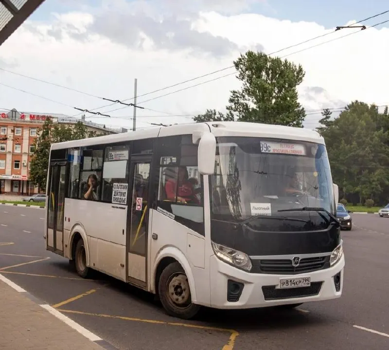 Госконтракт на 228,3 млн рублей обеспечивает поставку 25 автобусов Vector NEXT; поставка запланирована до конца ноября 2026 года.