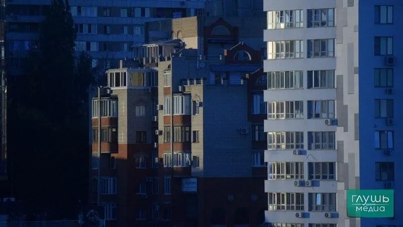 Аренда комнат в Саратове за год поднялась на 4,3% и достигла примерно 11 тысяч рублей в месяц; по стране рост составил 11%.