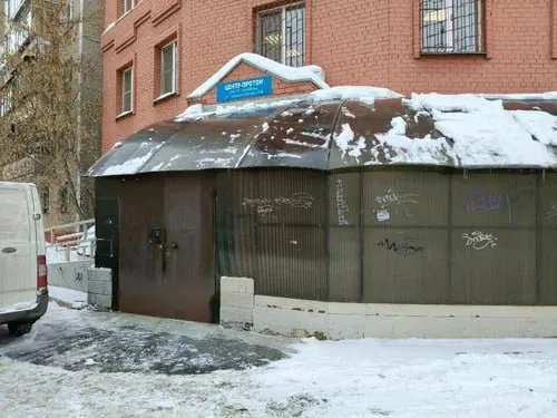 Антимонопольная служба возбудила дело против поставщика и его дилеров; переход на новую систему произошёл слишком быстро, что привело к перебоям в передаче сигналов у социальных объектов.