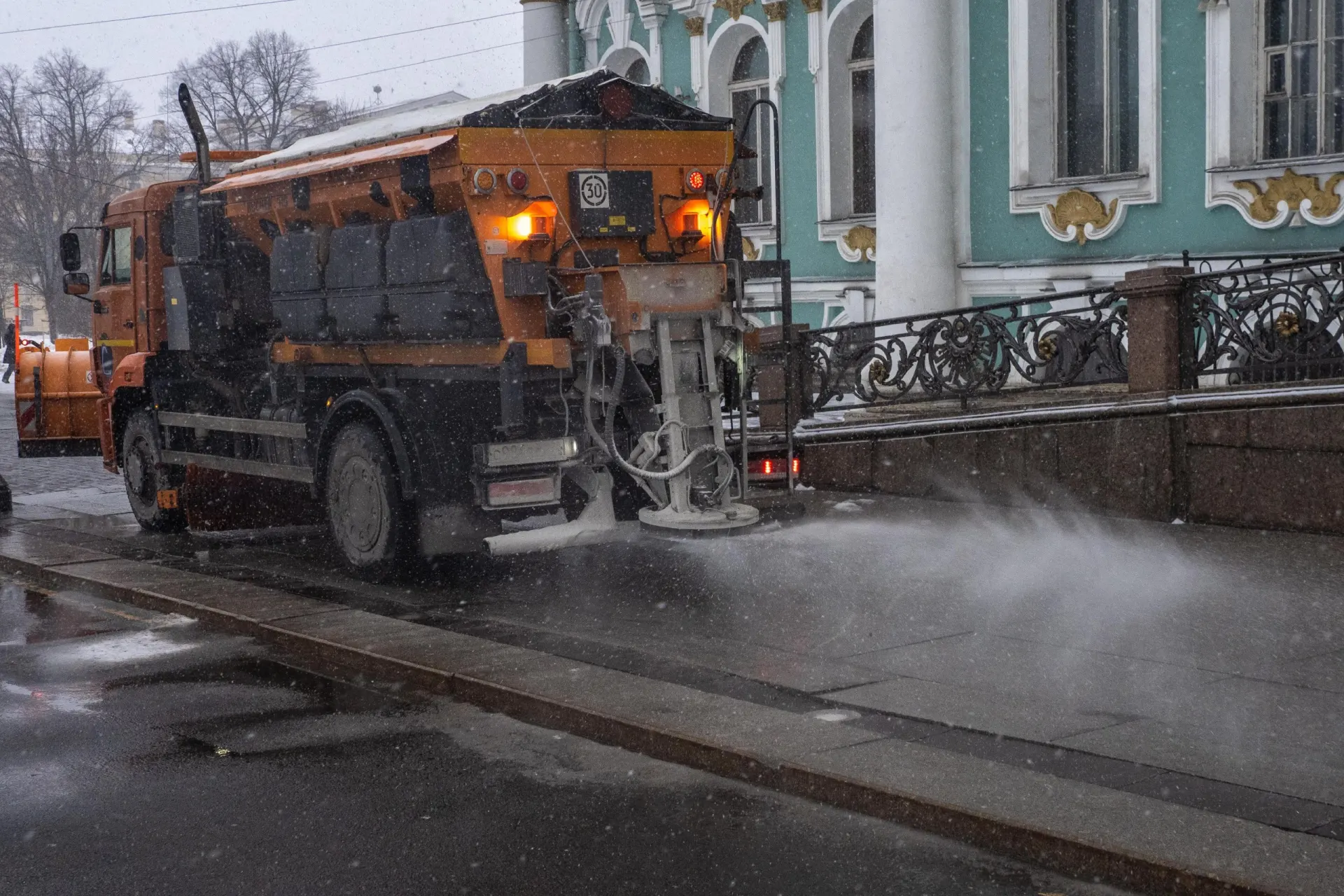 Город планирует закупку технической соли и подготовку к морозам ради безопасности на дорогах.