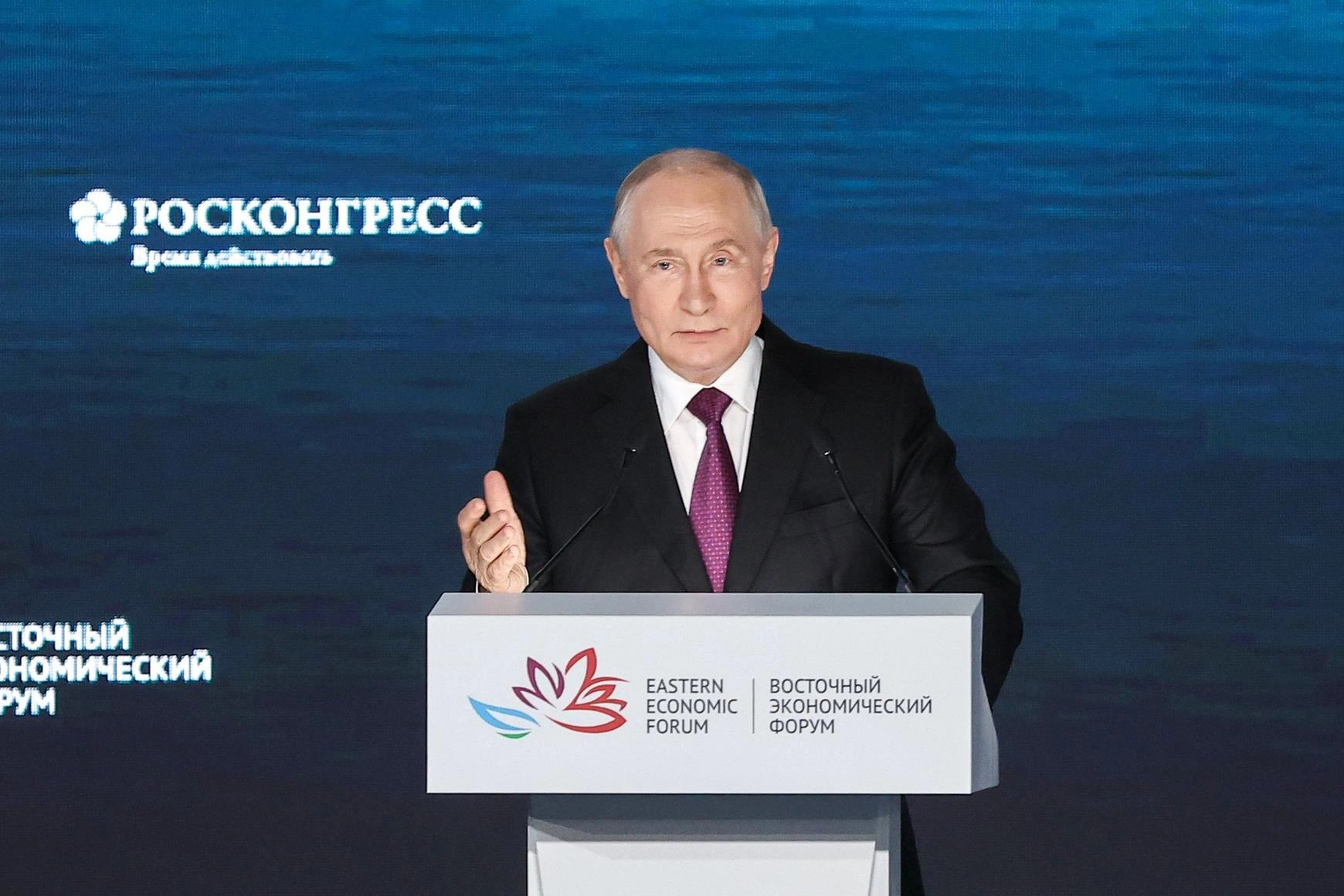 Госсектор получает поддержку через добровольные взносы частных компаний в социальную сферу, включая образование и здравоохранение.