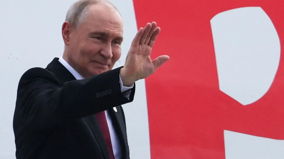 Правительство перераспределяет бюджет: медицина сокращается, в то же время военные расходы растут.