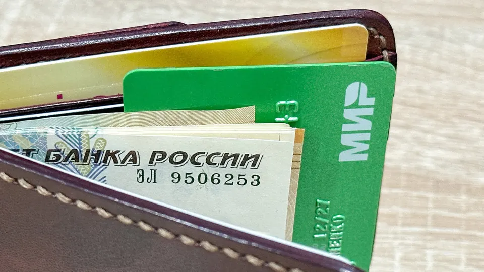 Исследование Финансового университета при правительстве РФ демонстрирует снижение ожиданий по зарплате и региональные различия.