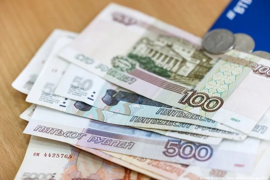 Госдума приняла в первом чтении законопроекты бюджета на 2027–2029 годы. Среди ключевых мер — перераспределение 8% НДФЛ с муниципального на региональный уровень и изменение базовой цены на нефть.