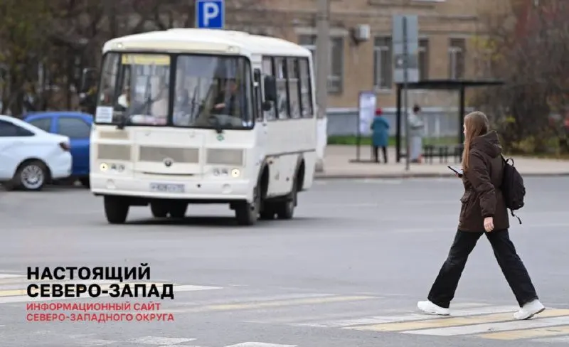 С 1 ноября в республике планируется повышение тарифов на автобусы: в Сыктывкаре цены для частников поднимутся до 47–50 рублей, а для муниципального перевозчика — до 54–56 рублей. Рост коснется и других городов; объясняют это удорожанием топлива и зарплат водителей.