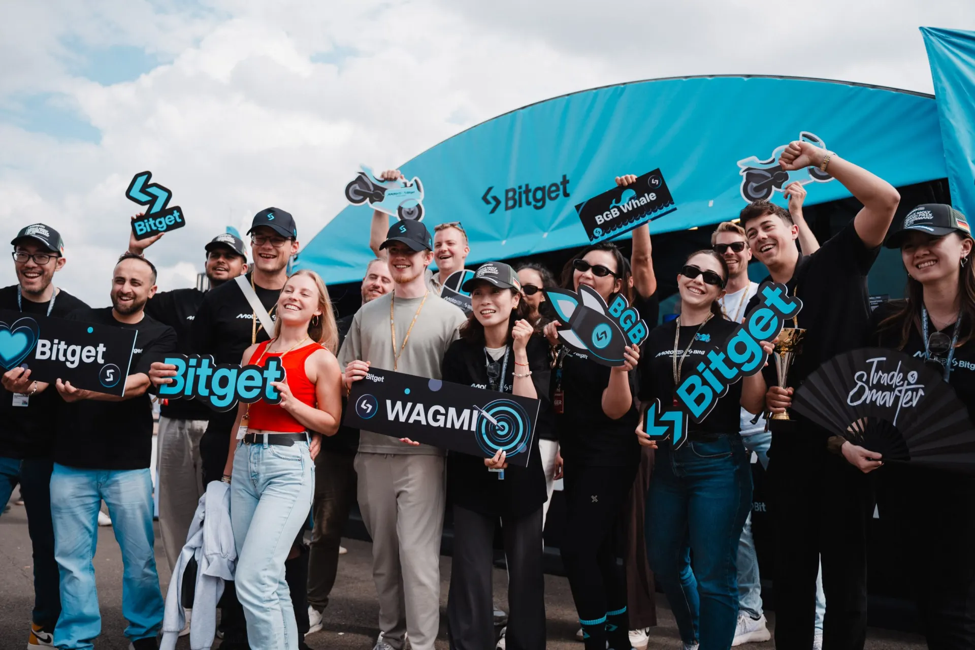 Биржа Bitget прекратила часть операций для клиентов в России, Казахстане и Беларуси; новые сделки и ордера будут недоступны с 18 октября, а до 21 октября нужно закрыть позиции и вывести средства.