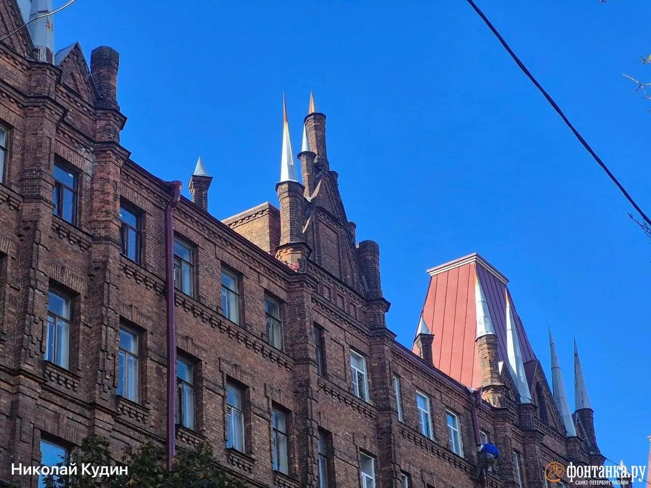 Во время капремонта башни не будут восстанавливать; шпили исключат из объема работ и пересчитают смету с учётом инфляции. Реставрация шпилей планируется в рамках программы «Наследие».